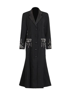 Helmestega ja teemandiga kaetud ülikonna kleit