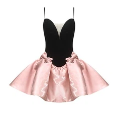 Võluv must ja roosa min kleit